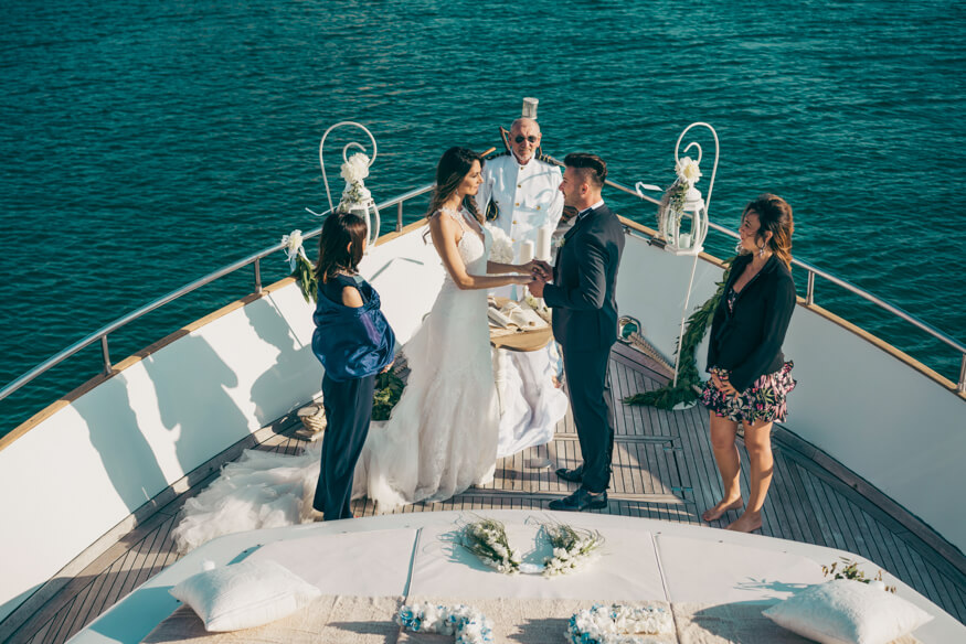 Celebrazione matrimonio in barca con testimoni