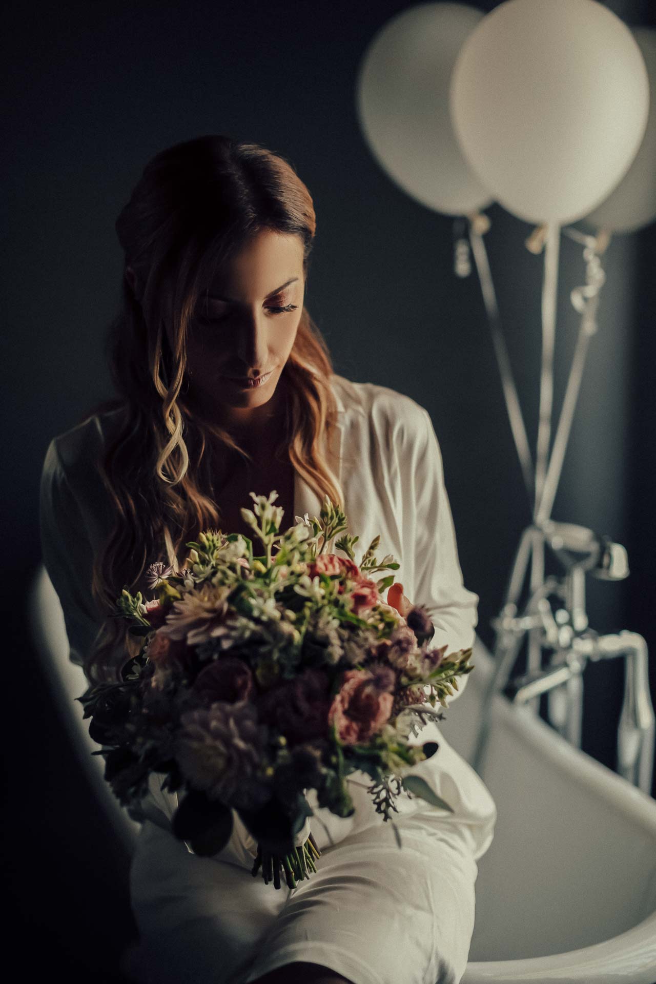 preparazione sposa con bouquet