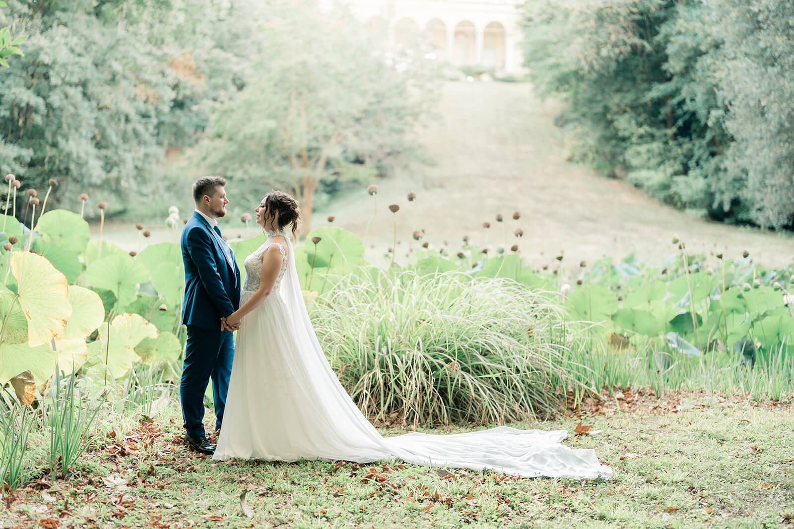 foto sposi nei giardini di villa rossi